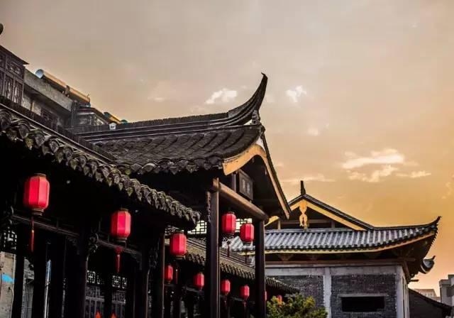 婚闹伴娘和伴郎不注意抱住一起会不会计较？游戏画面